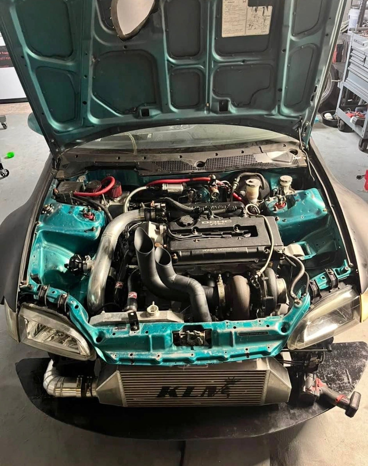 B series valve cover with catch can